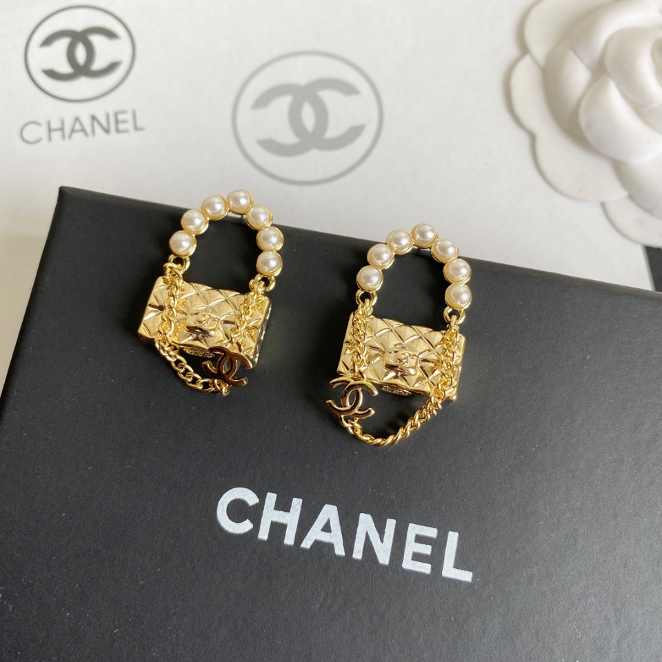 A145 Chanel earring 105857