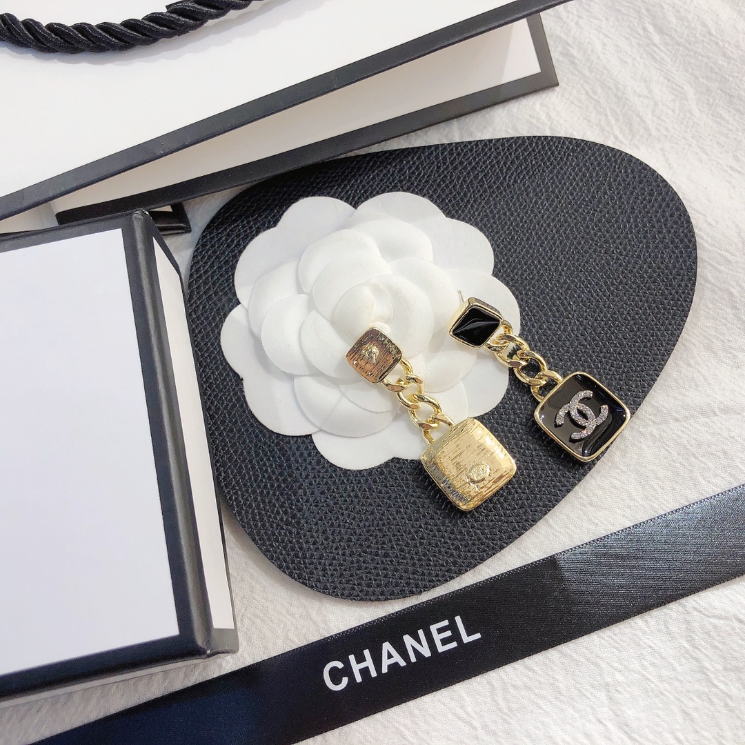 Chanel earring 106347