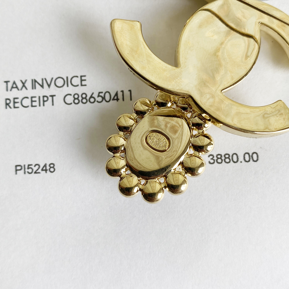 C072 Chanel brooch 106383