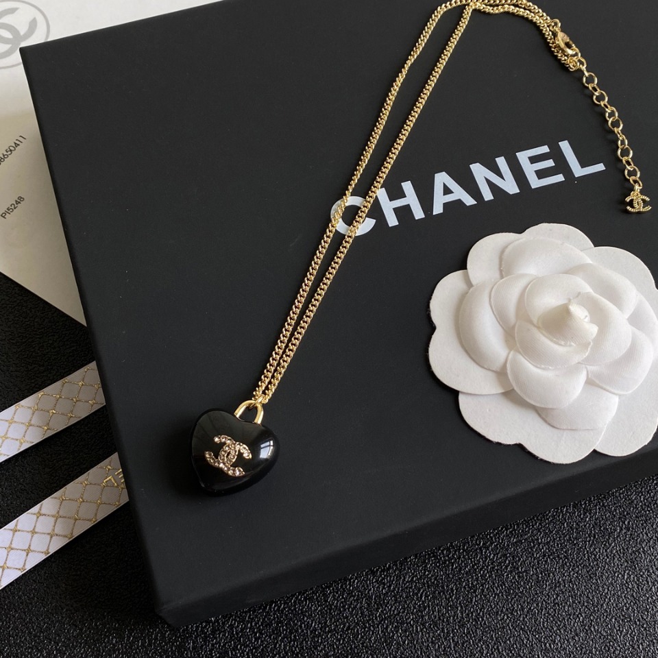 B156 Chanel necklace 106424