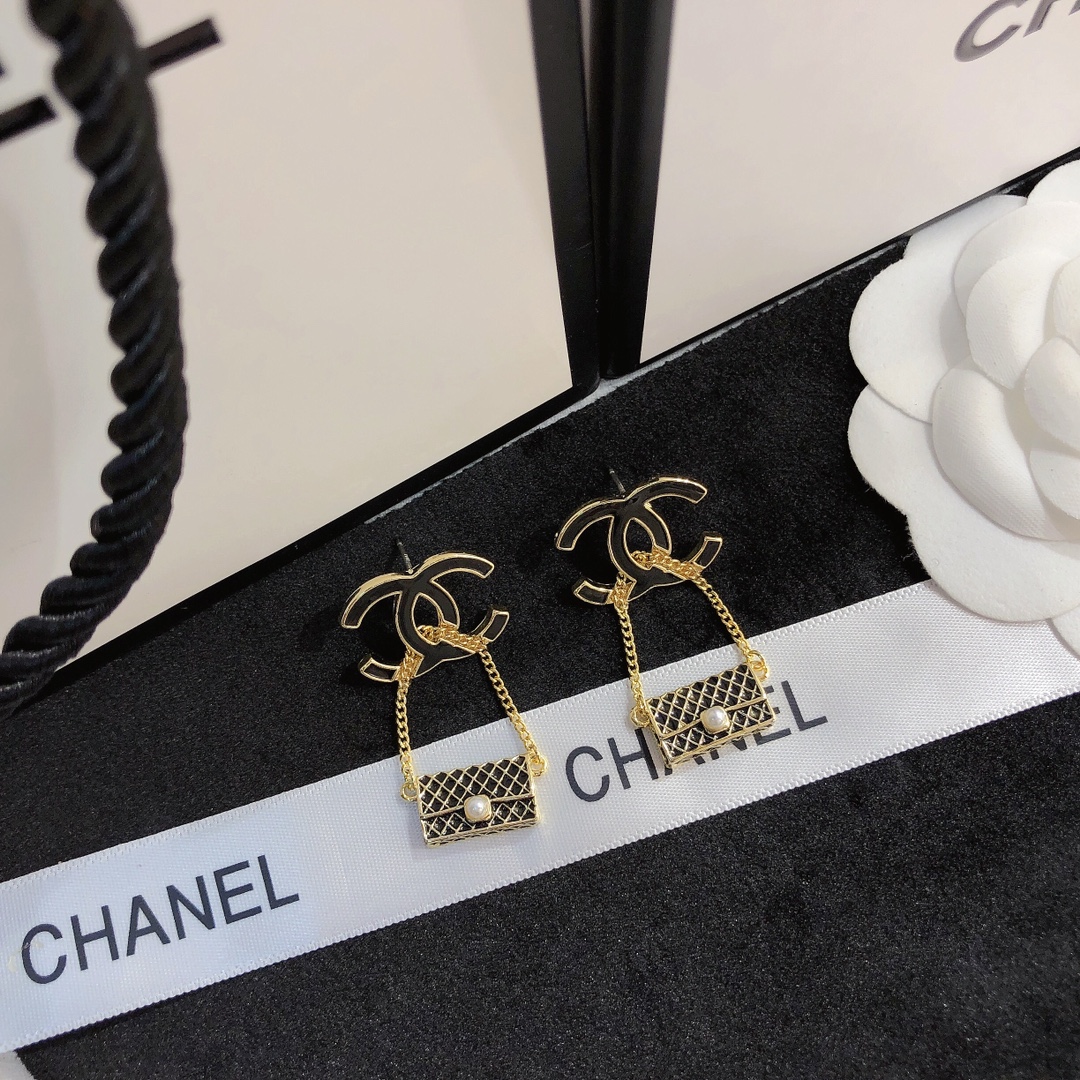 Chanel earring 106475