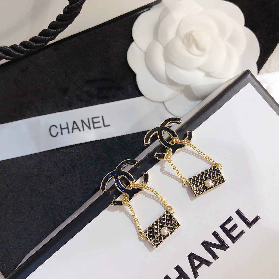 Chanel earring 106475