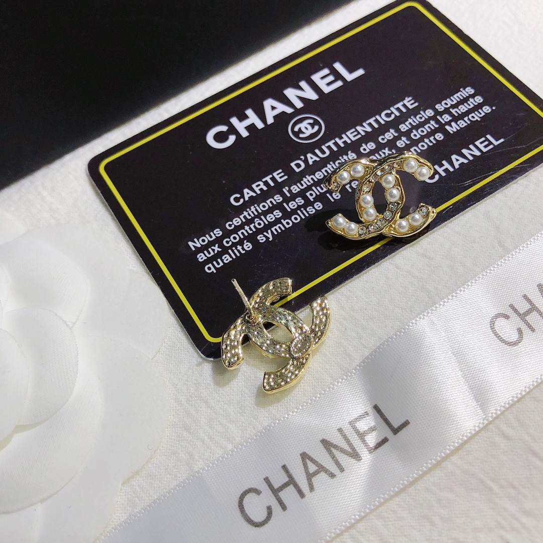 A601    Chanel earring 106527