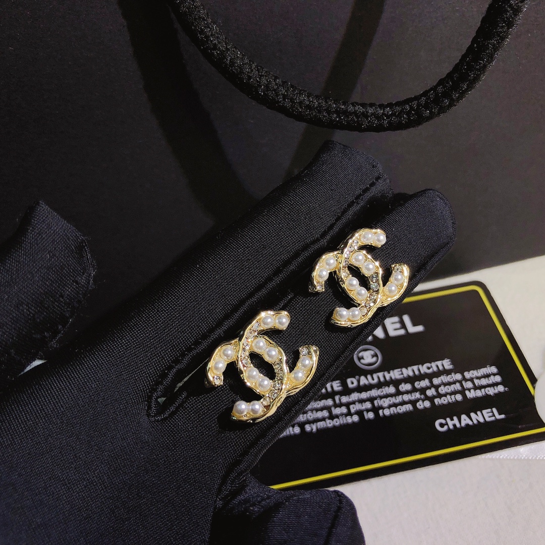 A601    Chanel earring 106527