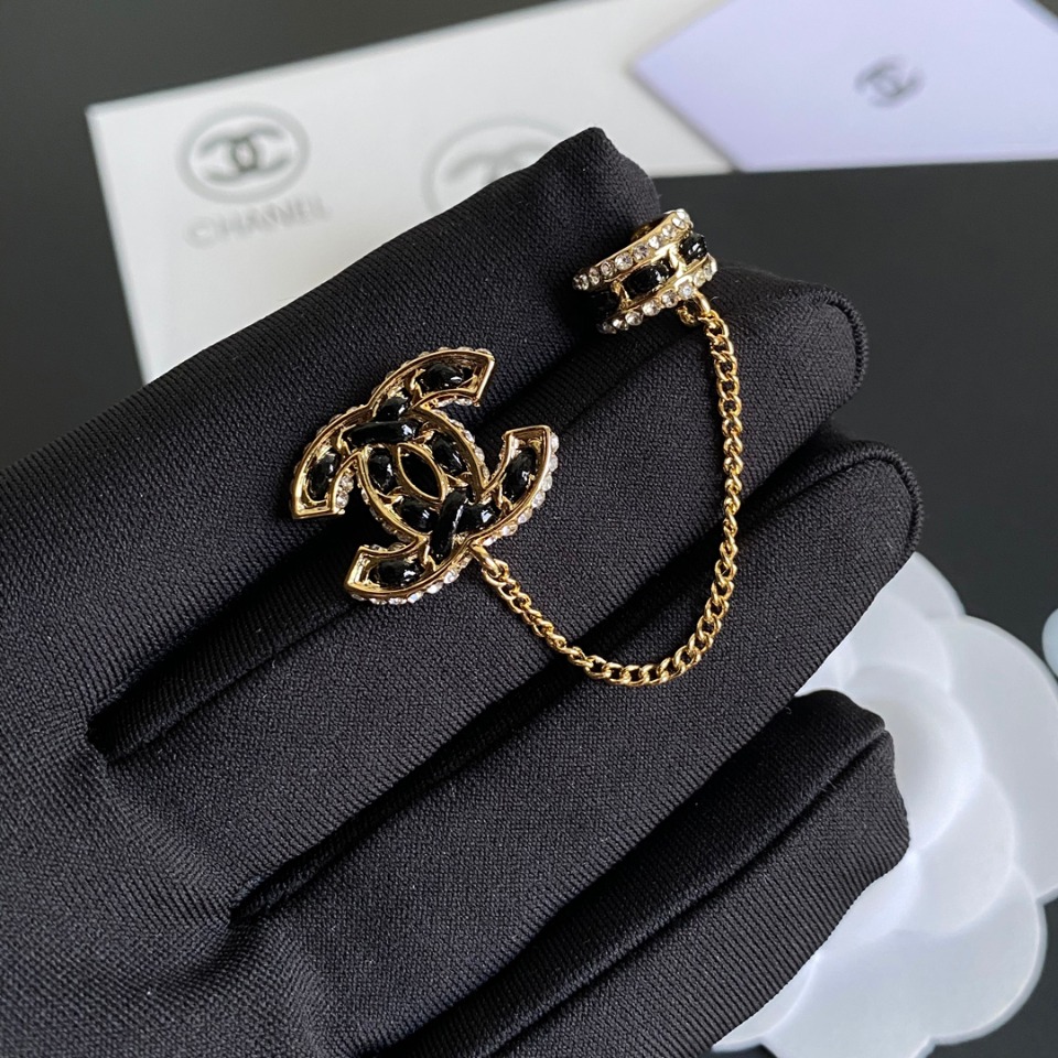 A047 Chanel earclip/earring 106549