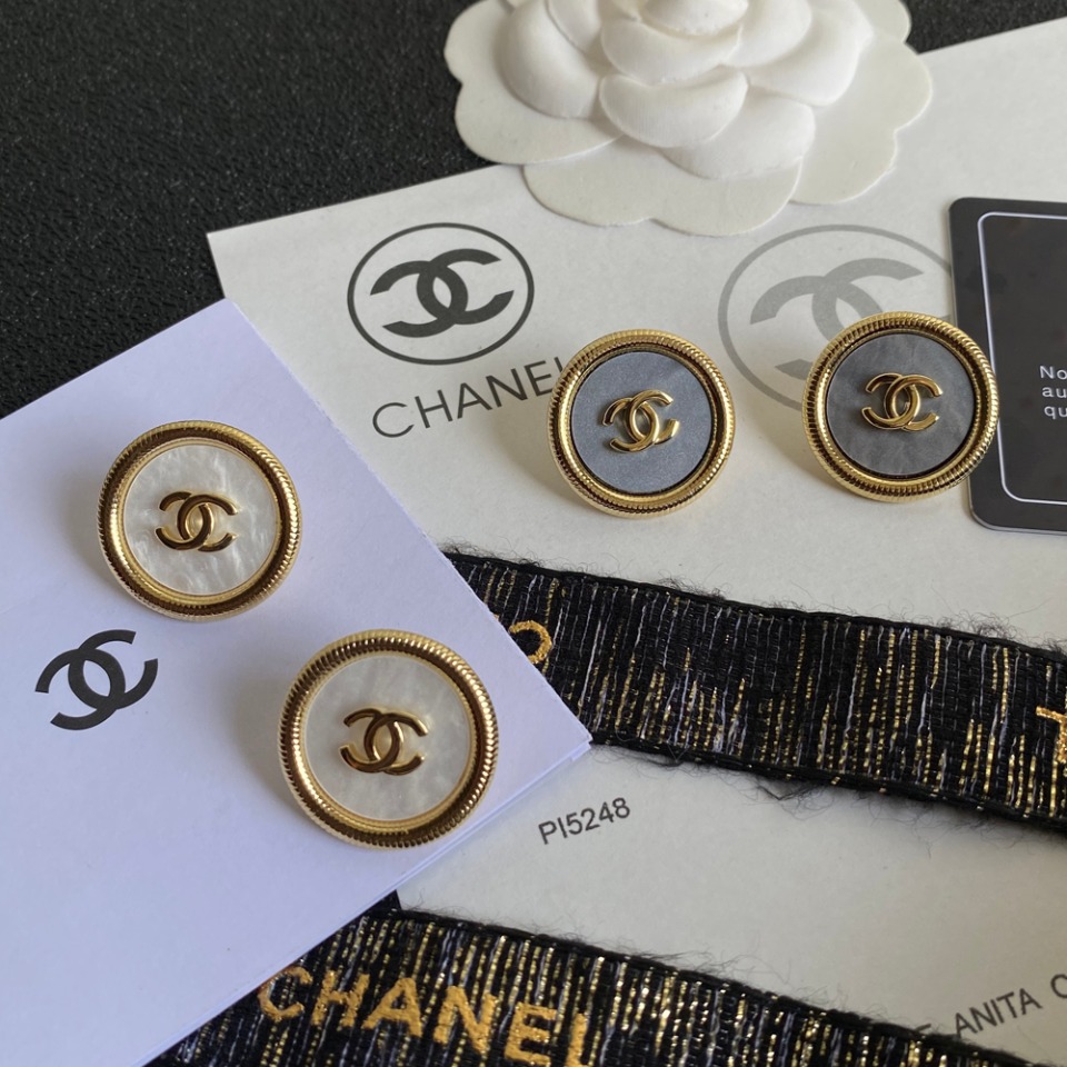A696/A697 Chanel earring 106609