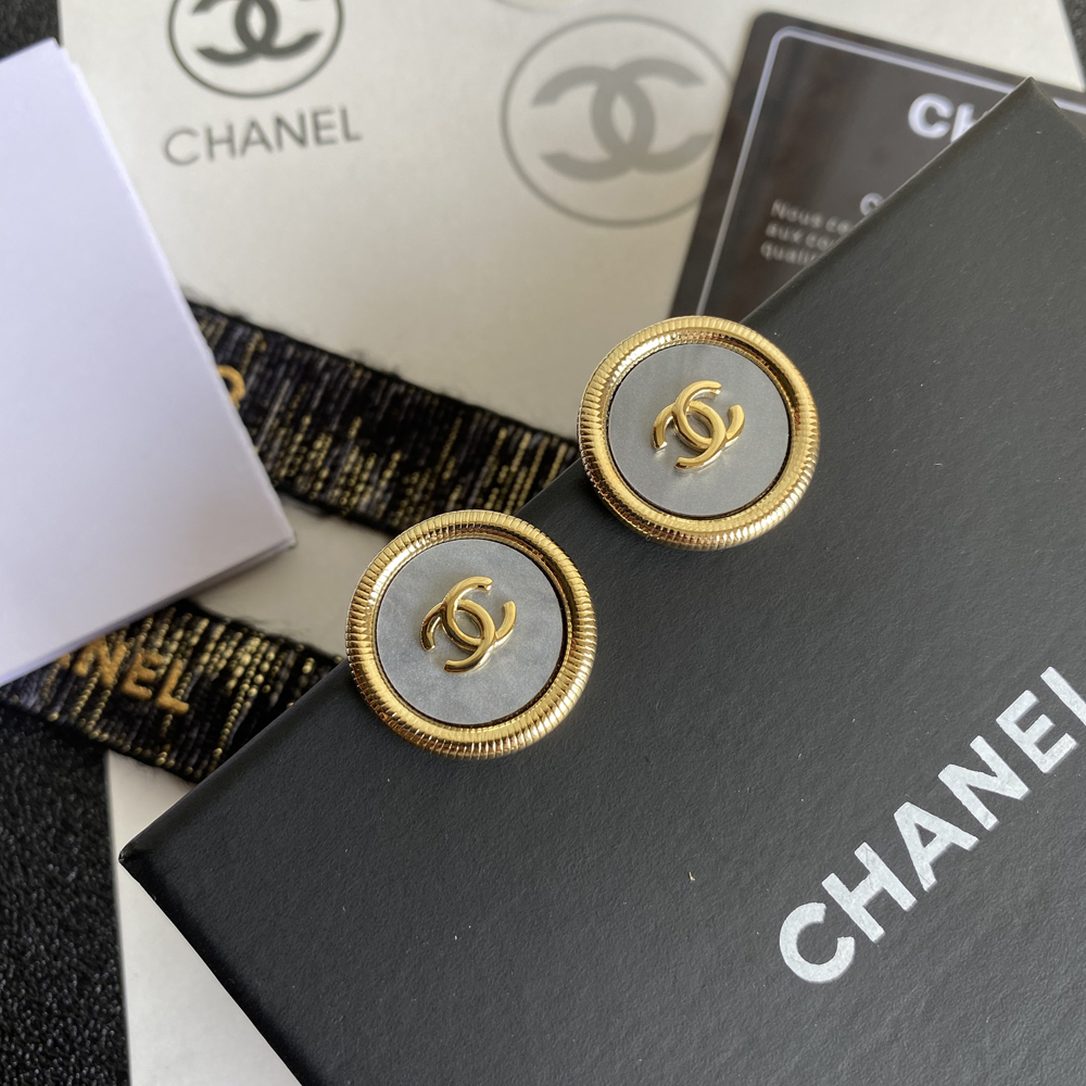 A696/A697 Chanel earring 106609