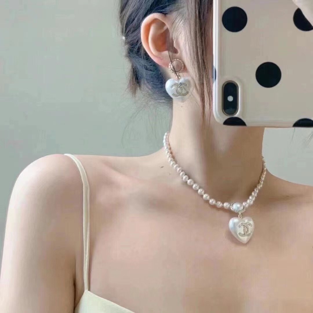 A084 Chanel earring 106629