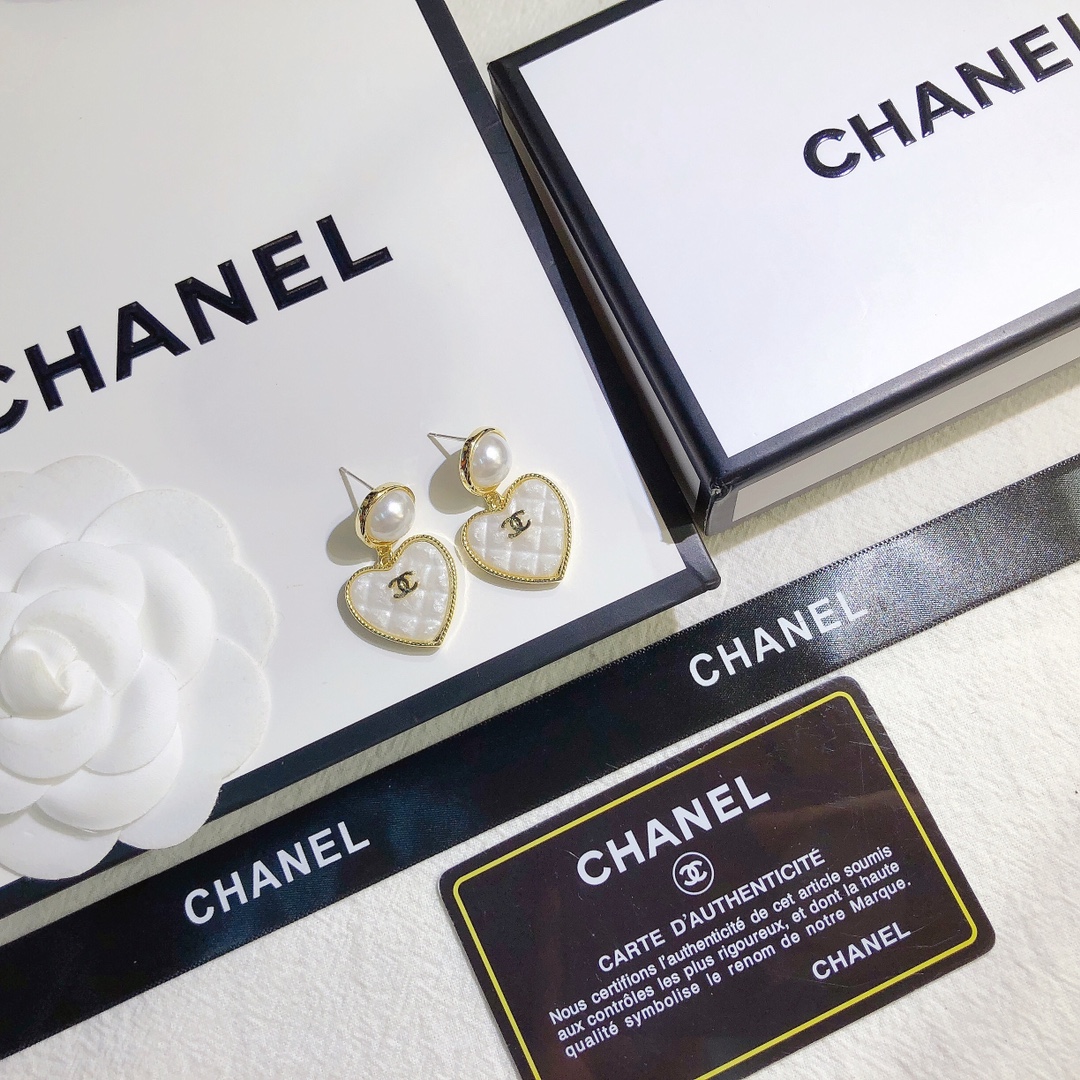 A606   Chanel earring 106769