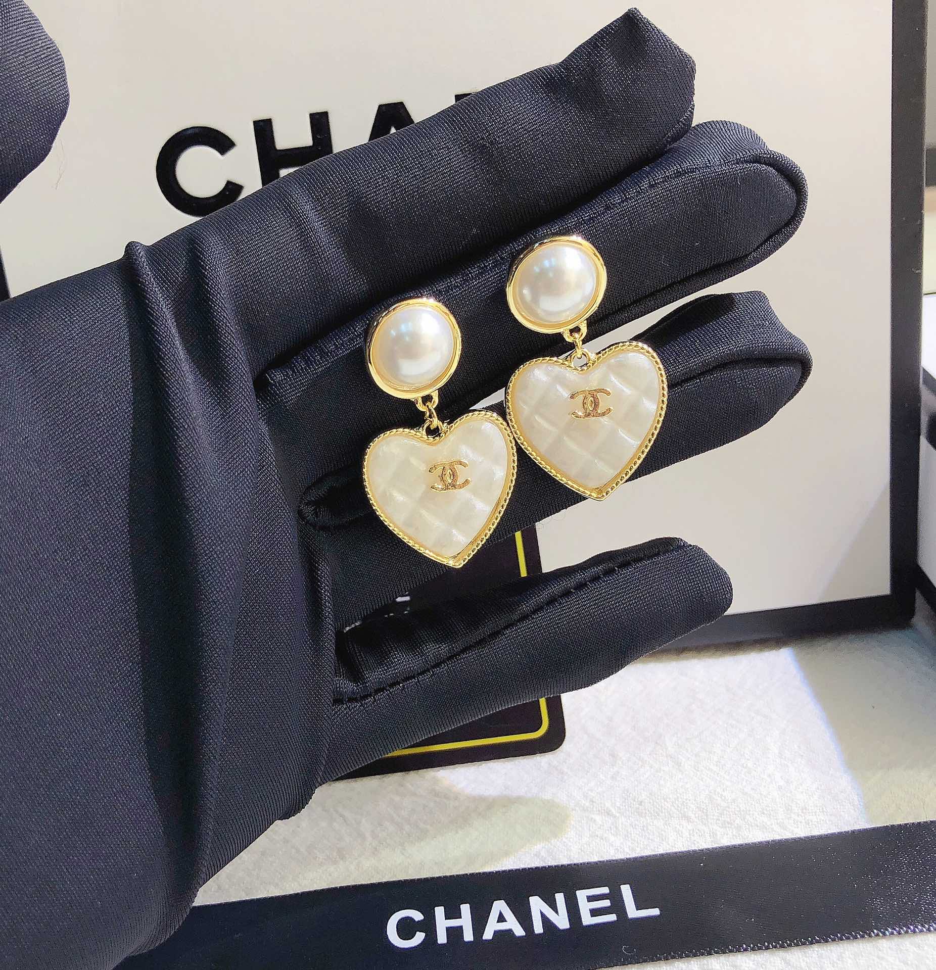 A606   Chanel earring 106769
