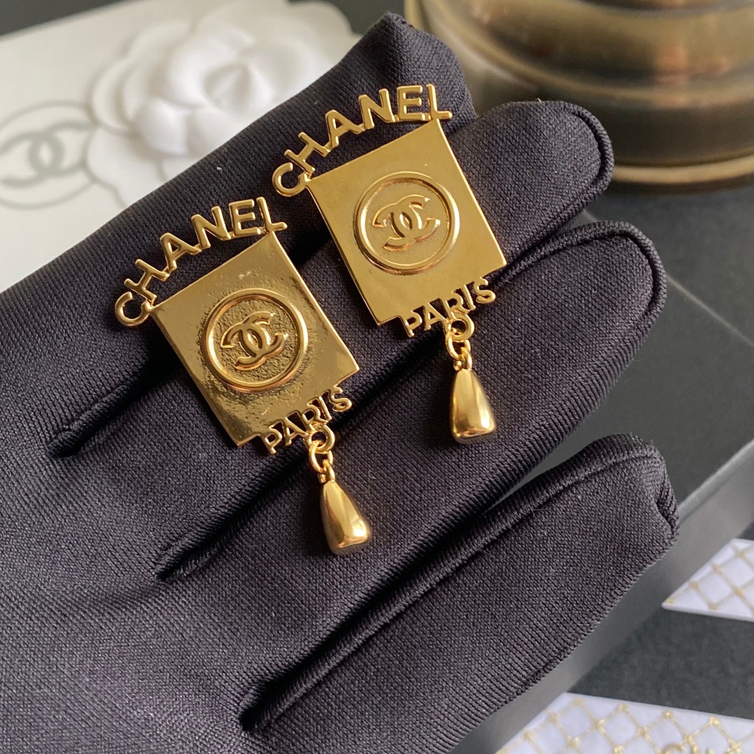 A062 Chanel earring 106831