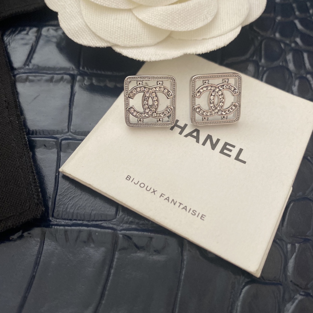 A036  Chanel earring 106957