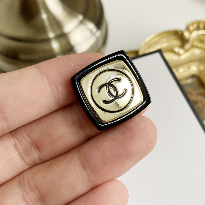 A305 Chanel earring vintage 106977