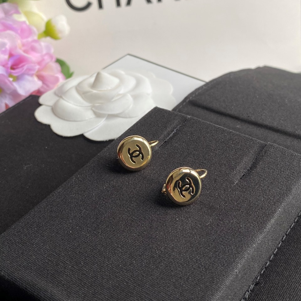 A040 Chanel earring 107047