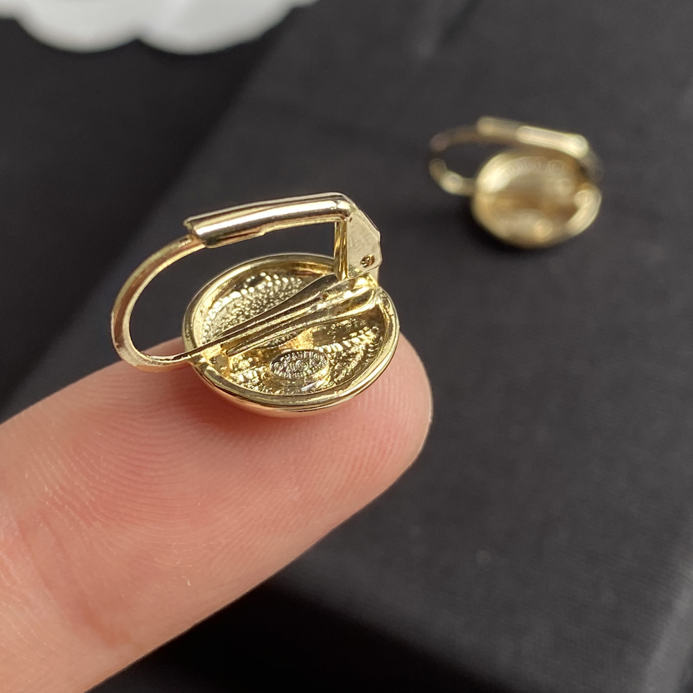A040 Chanel earring 107047