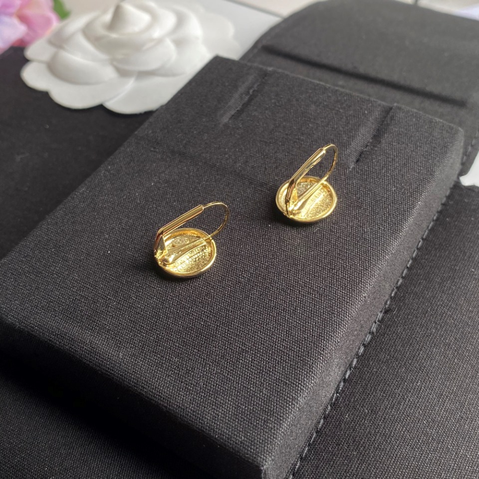 A040 Chanel earring 107047