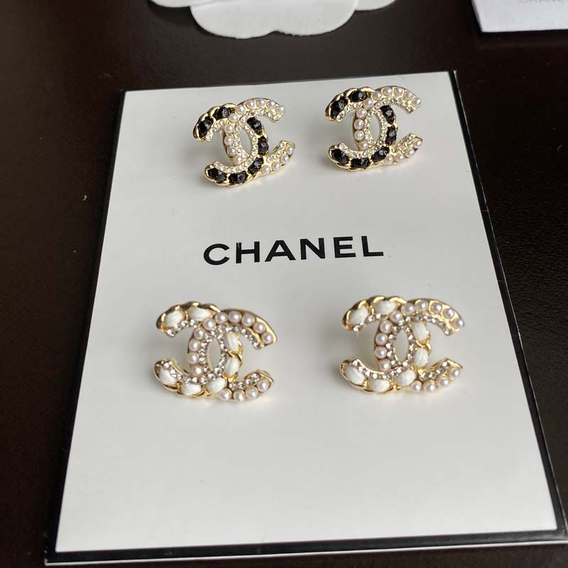 A379 Chanel earring (white color) 107092