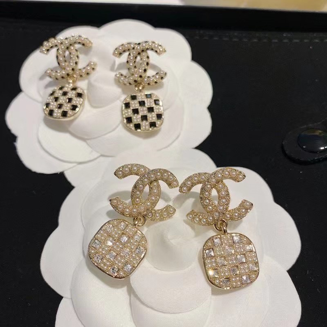 A056 Chanel earring 107107