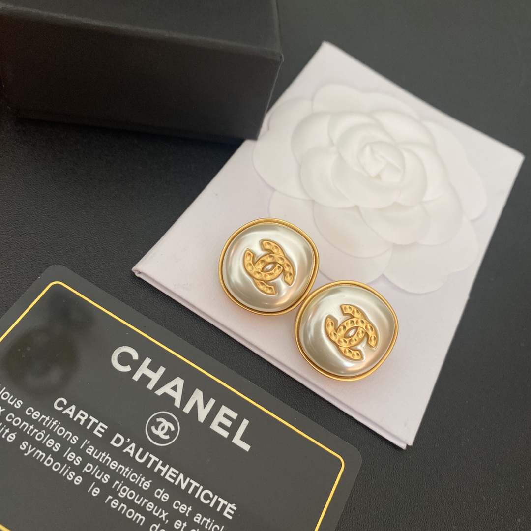 A180  Chanel earring 107140