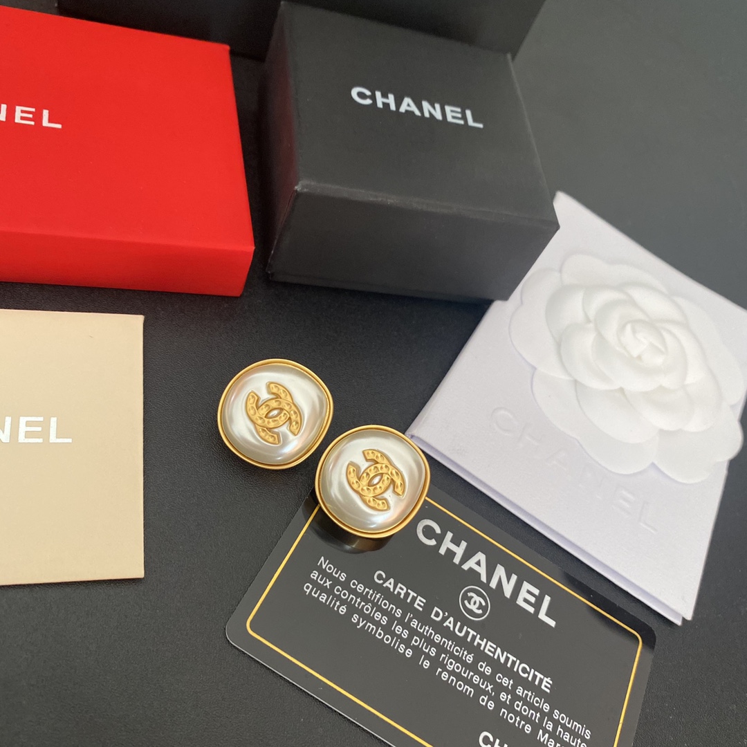 A180  Chanel earring 107140