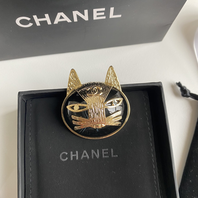 C038 Chanel brooch 104178