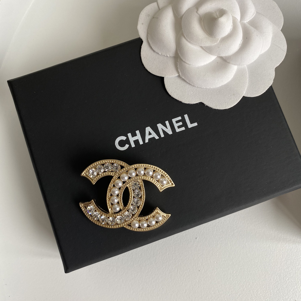 C040 Chanel brooch 104180