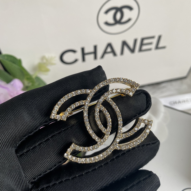 D002 Chanel brooch 106248