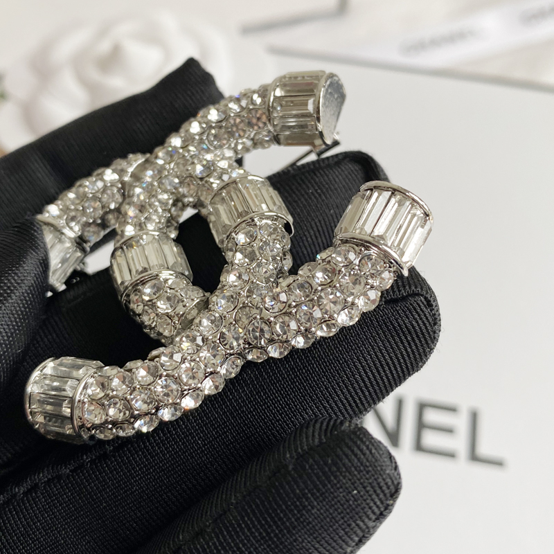 C154 Chanel brooch 104434