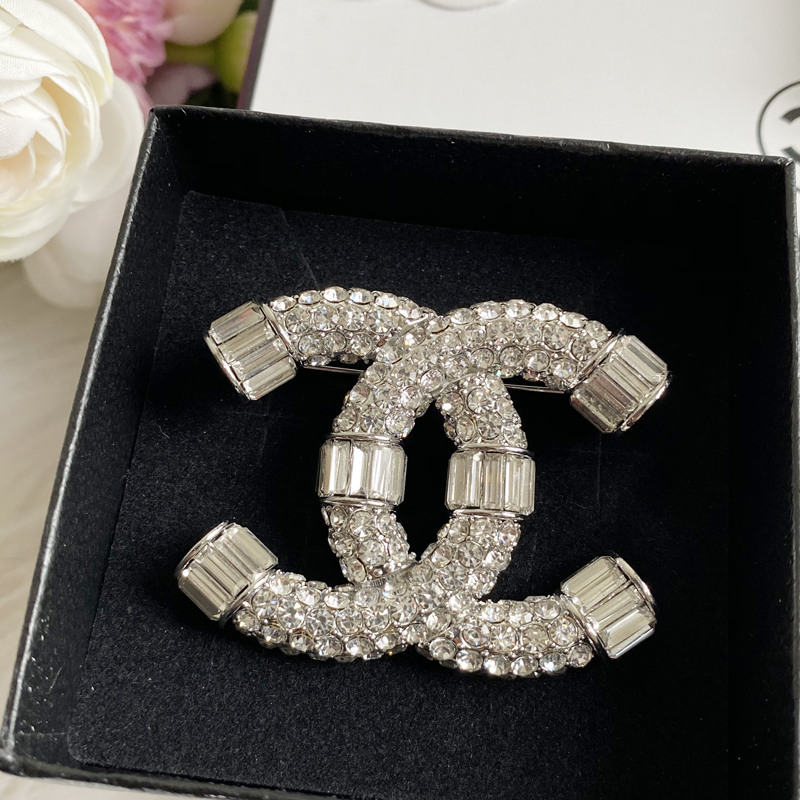 C154 Chanel brooch 104434