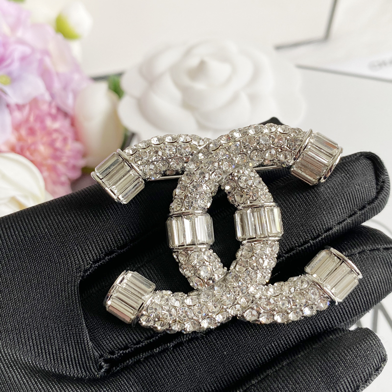 C154 Chanel brooch 104434