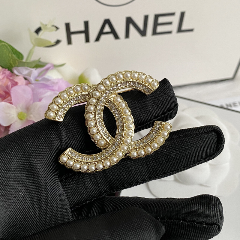 C157 Chanel brooch 104437