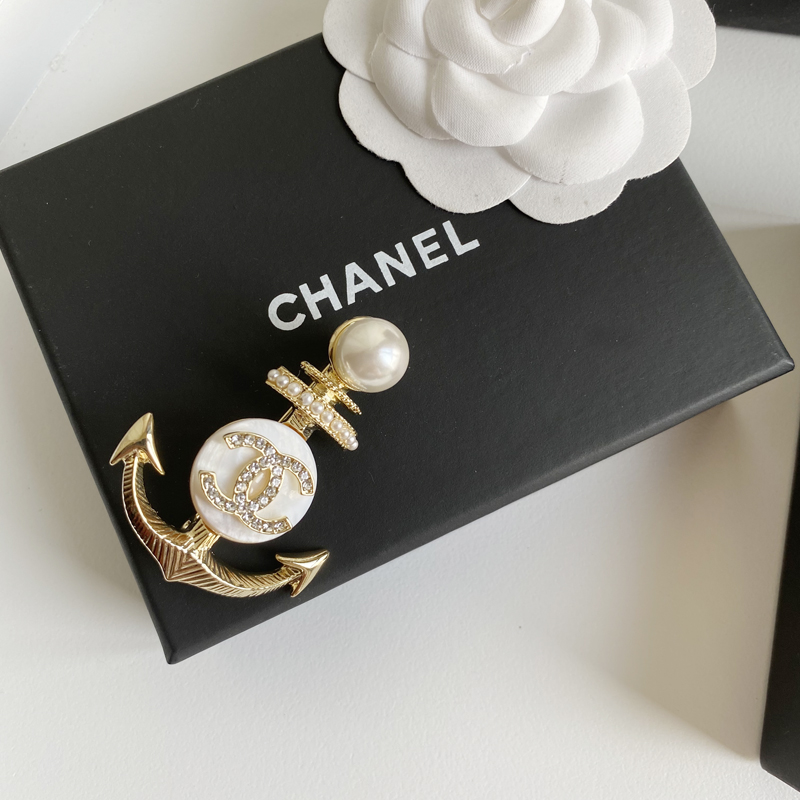 C061 Chanel brooch 104523