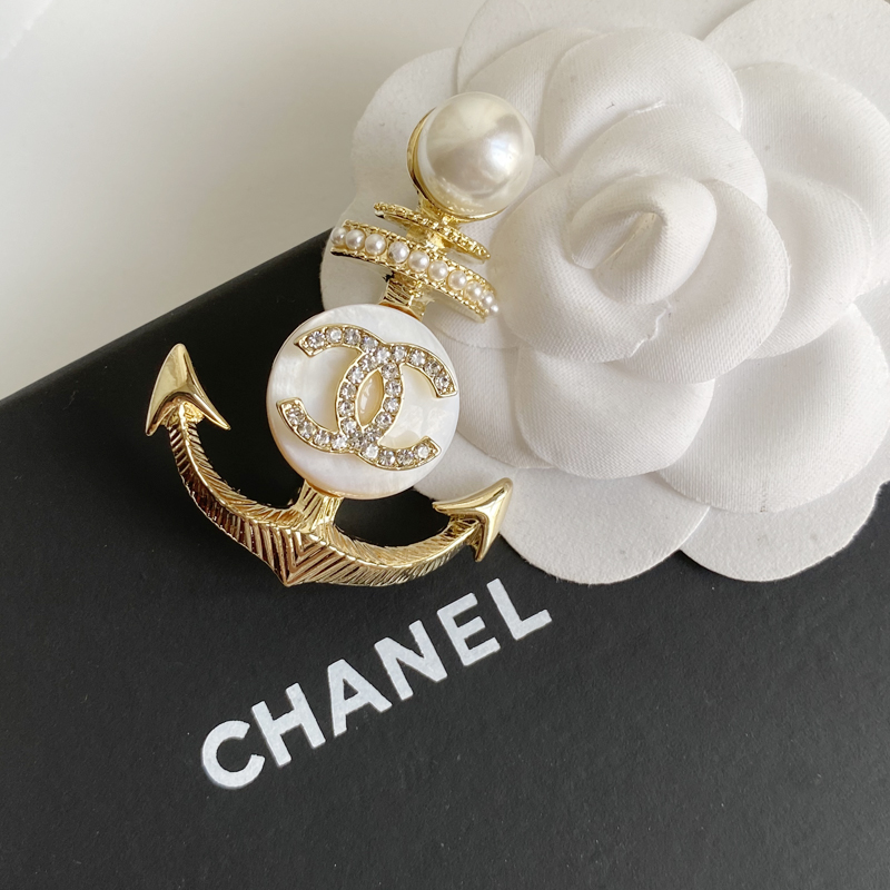 C061 Chanel brooch 104523