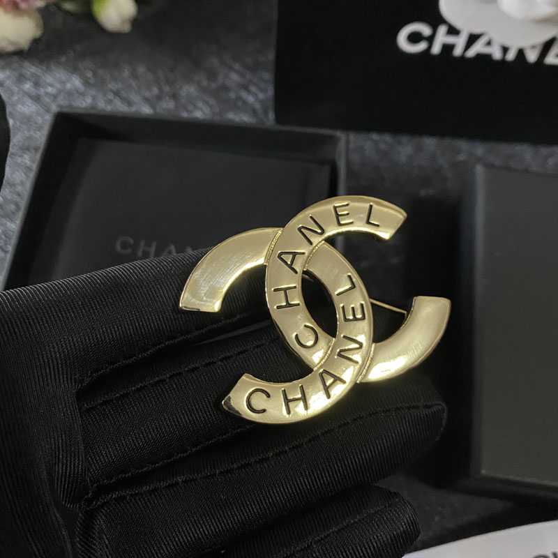 C162  Chanel brooch 104535