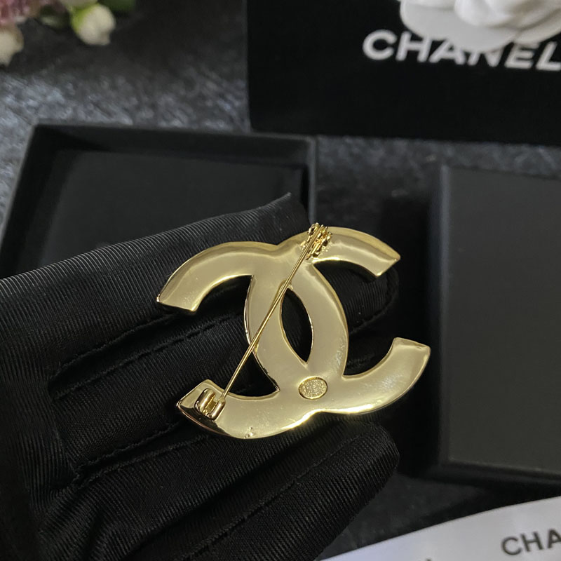 C162  Chanel brooch 104535