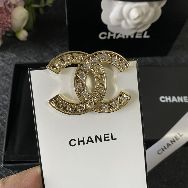 C164  Chanel brooch 104538