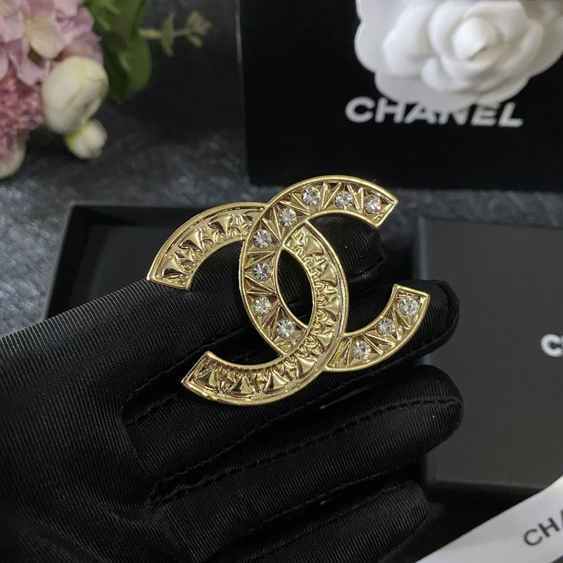 C164  Chanel brooch 104538