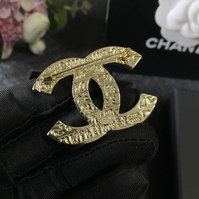 C164  Chanel brooch 104538