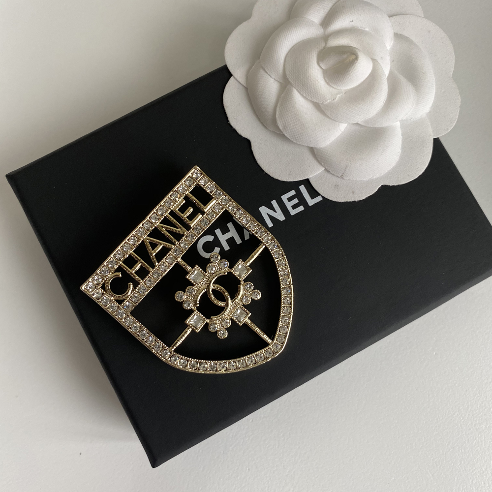 C086 Chanel brooch 104546