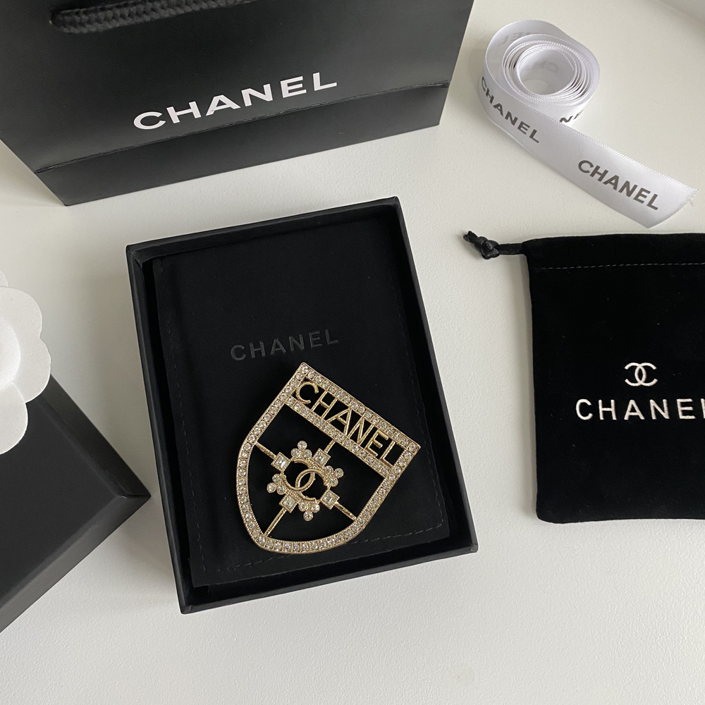 C086 Chanel brooch 104546