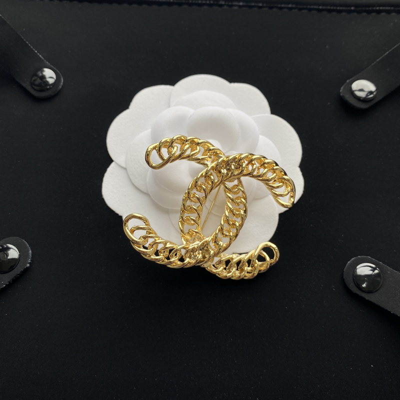 C069 Chanel brooch 104600