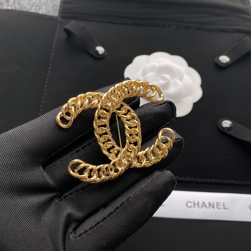C069 Chanel brooch 104600