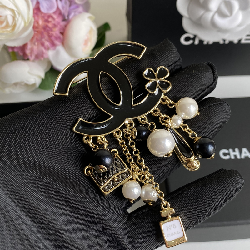 C169 Chanel brooch 104604