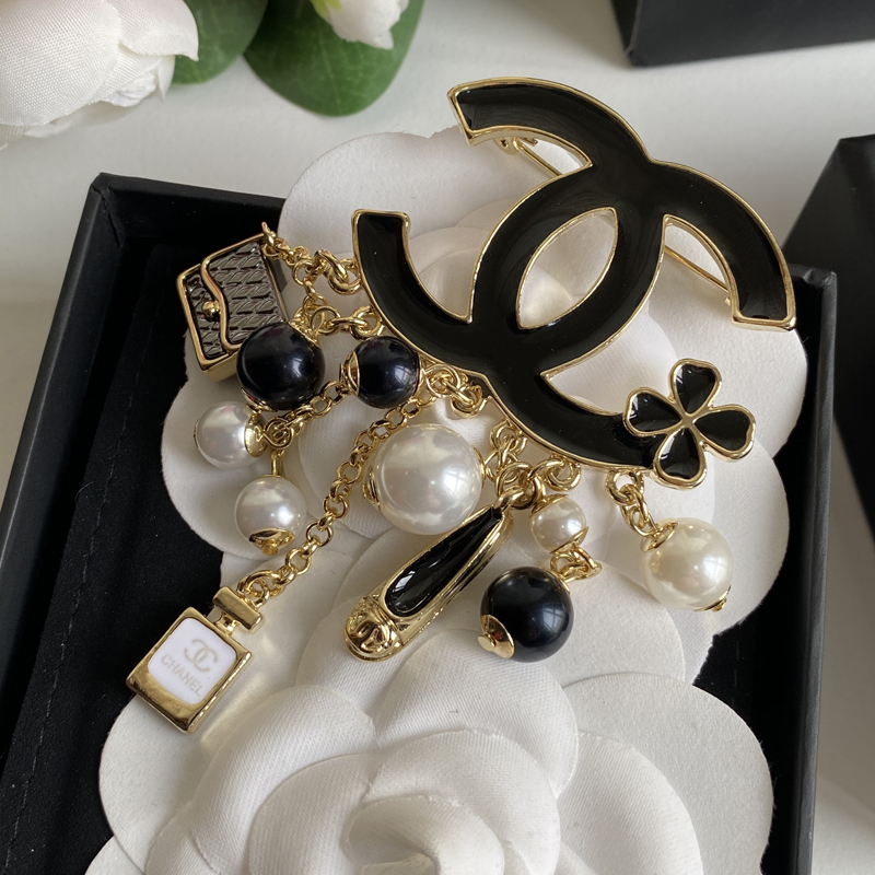 C169 Chanel brooch 104604