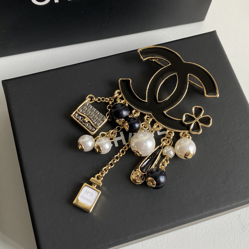 C169 Chanel brooch 104604