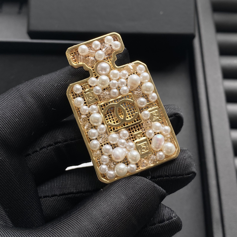 C171 Chanel brooch 104628