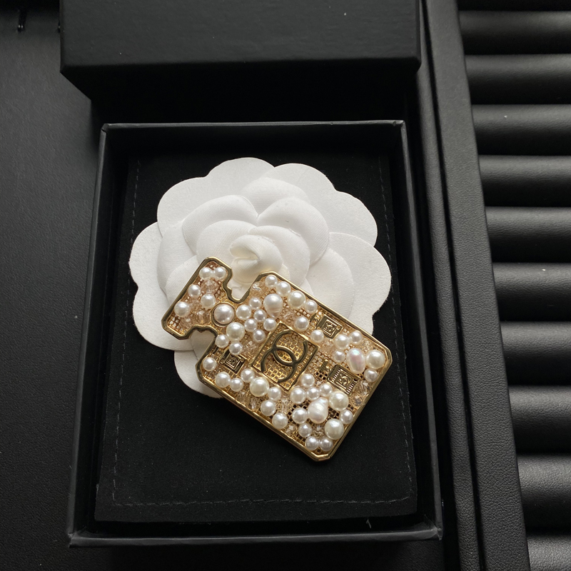 C171 Chanel brooch 104628