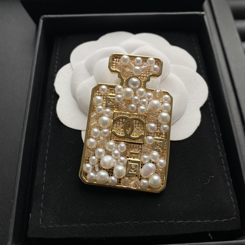 C171 Chanel brooch 104628