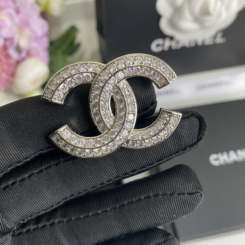 D026 Chanel brooch 104517