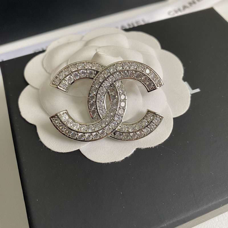 D026 Chanel brooch 104517